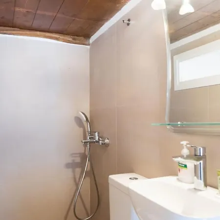 Vakantiehuis Glamorous 2br In With Amazing Sea View