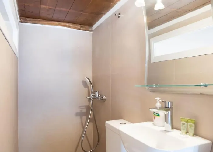 Vakantiehuis Glamorous 2br In With Amazing Sea View