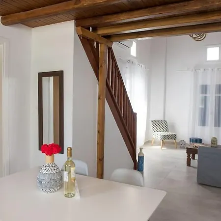 펜션 Glamorous 2br In With Amazing Sea View 오르노스